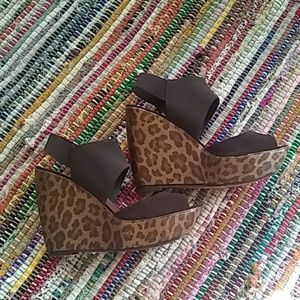 NWOT Donald J. Pliner Wedges